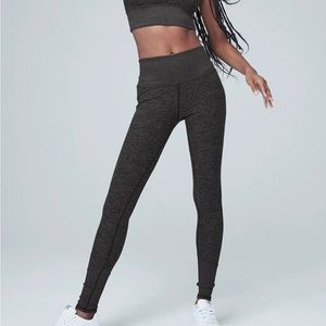 (Like New) ALO HIGH-WAIST ALOSOFT LOUNGE LEGGING size M